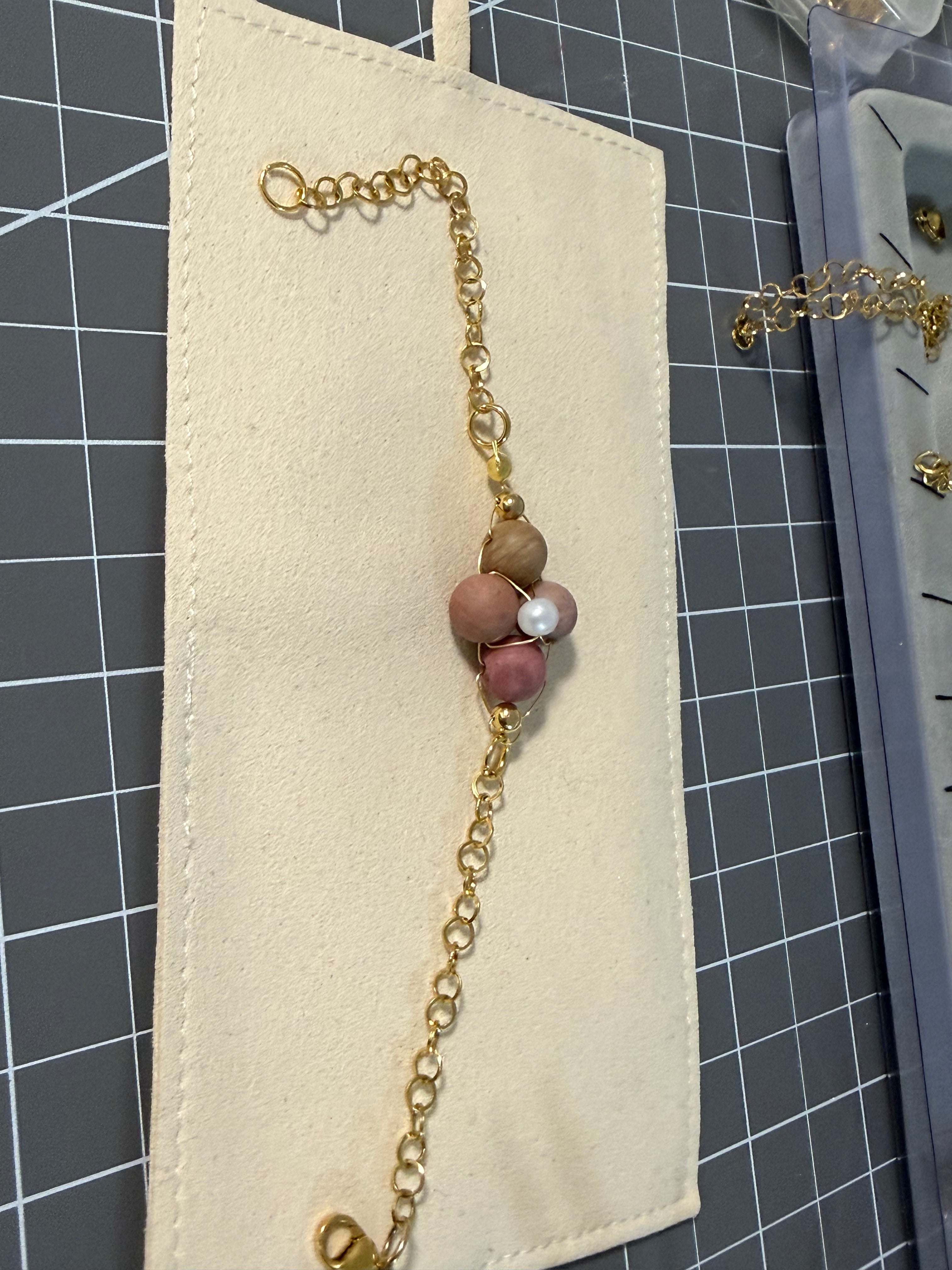 Natural Rhodonite Bracelet with Freshwater Pearl